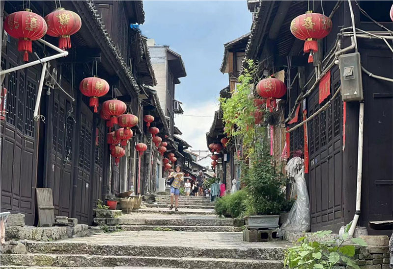 重外院“青歌筑夢(mèng)”實(shí)踐團(tuán)三下鄉(xiāng)實(shí)踐調(diào)研 | 穿越千年古鎮(zhèn)，回望崢嶸歲月