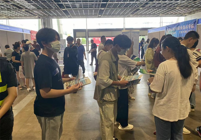 盛夏走金陵，伏月話常紡 ——機(jī)電學(xué)院開展“美麗常紡宣傳服務(wù)團(tuán)”暑期社會(huì)實(shí)踐