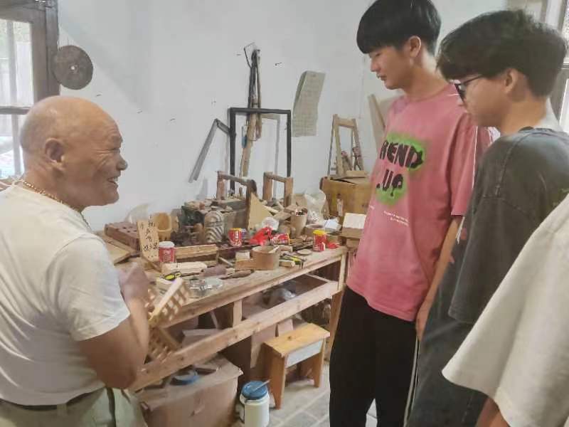 武漢鐵路職業(yè)技術(shù)學(xué)院鐵道運輸管理與物流學(xué)院“匠心筑遺”實踐團2023暑期三下鄉(xiāng)社會實踐活動