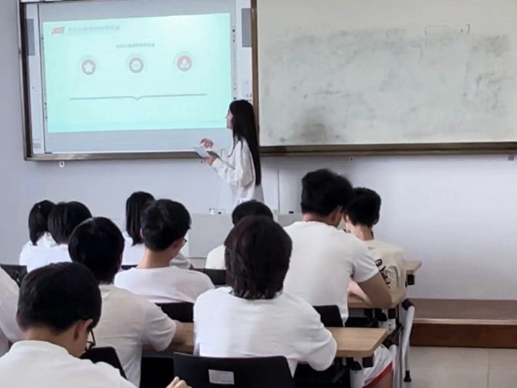 浙郵學(xué)子三下鄉(xiāng)：傳承紅色基因，綻放青春的炫麗之花