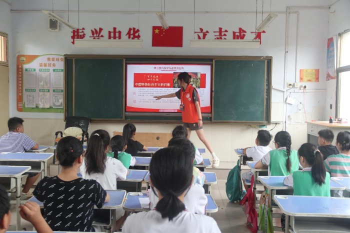 拓荒者志愿服務隊在蔡莊小學開展“三下鄉(xiāng)”暑期社會實踐支教活動