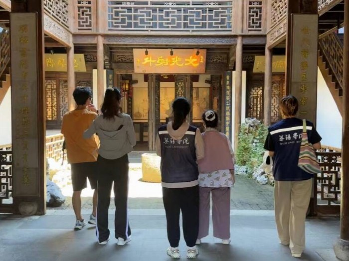 沿江河行舟，覽水鄉(xiāng)風(fēng)華