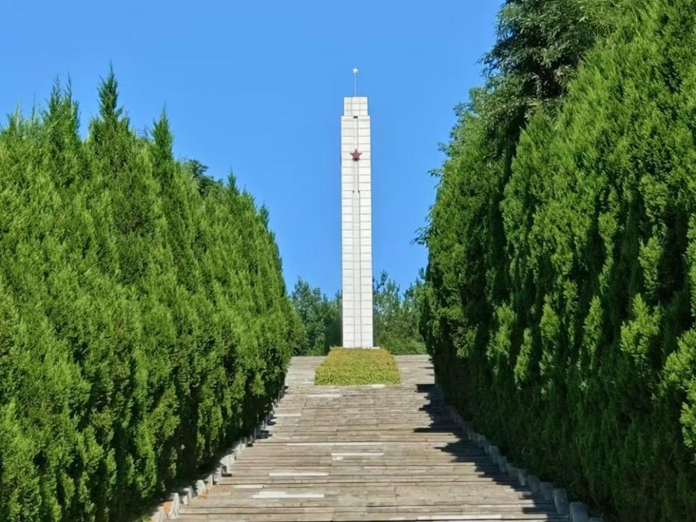 赴六安市大別山革命老區(qū)實(shí)踐小分隊(duì)三下鄉(xiāng)社會(huì)實(shí)踐