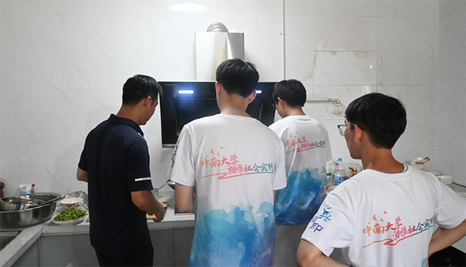 【青春建功，實踐鑄魂】中南大學“心興湘印”支教隊與團