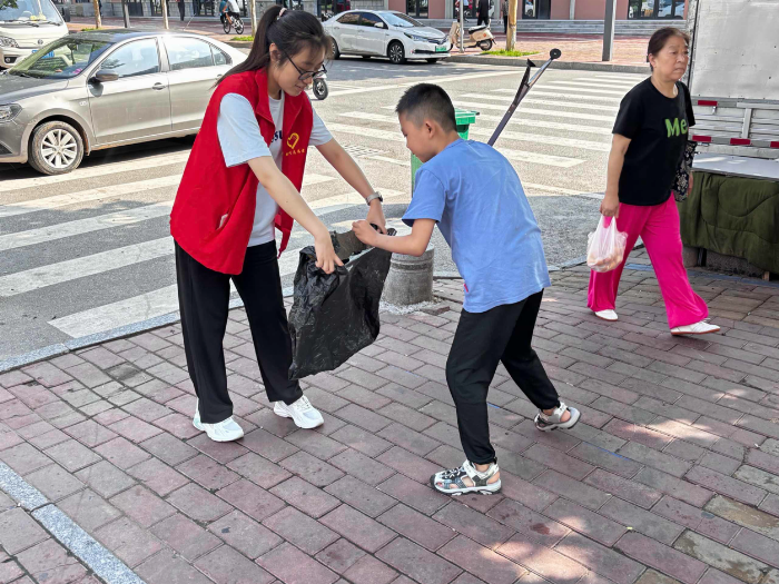 西安建筑科技大學赴陜西省銅川市耀州區(qū)支教暑期社會實踐團開展“情暖童心”專項實踐活動