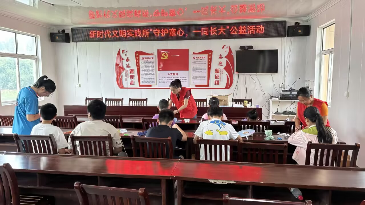 【童心相伴  夕陽(yáng)同輝—巢湖學(xué)院數(shù)學(xué)與大數(shù)據(jù)學(xué)院赴同大鎮(zhèn)“一老一小”關(guān)愛(ài)服務(wù)團(tuán)——巢湖學(xué)院大學(xué)生攜手同大鎮(zhèn)開(kāi)展“守護(hù)童心，一同長(zhǎng)大”公益活動(dòng)】