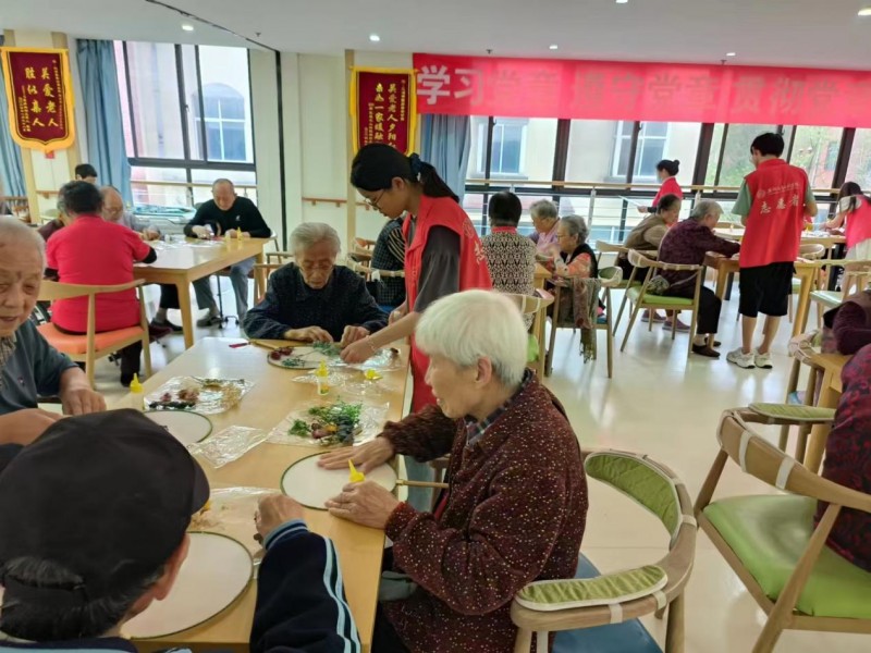 “綻放夕陽之花，簇簇人間溫情” ——安徽信息工程學(xué)院管理工程學(xué)院實(shí)踐團(tuán)