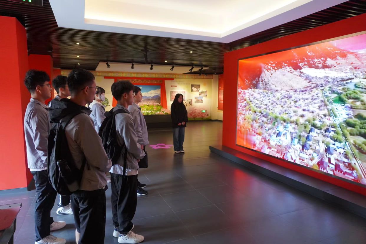 嘎拉村紅色研學(xué)主題教育展覽館開館，河南工業(yè)大學(xué)團(tuán)隊開