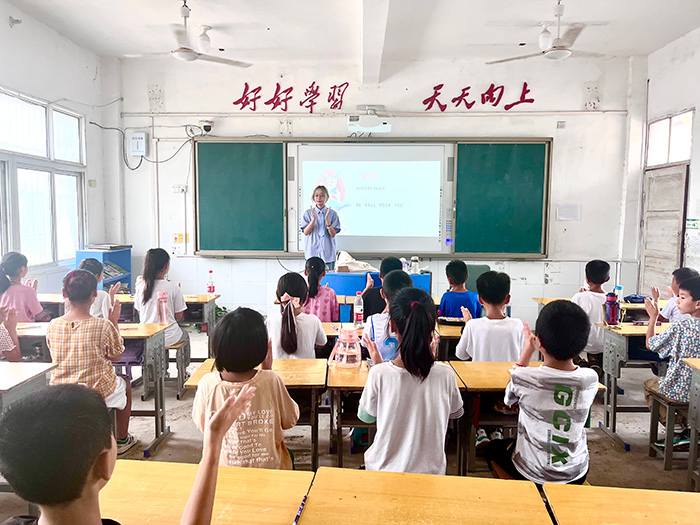南京財(cái)經(jīng)大學(xué)：音樂撥動心弦，溫情律動精彩