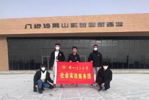 治沙植樹(shù)三代人，幸福子孫傳千秋