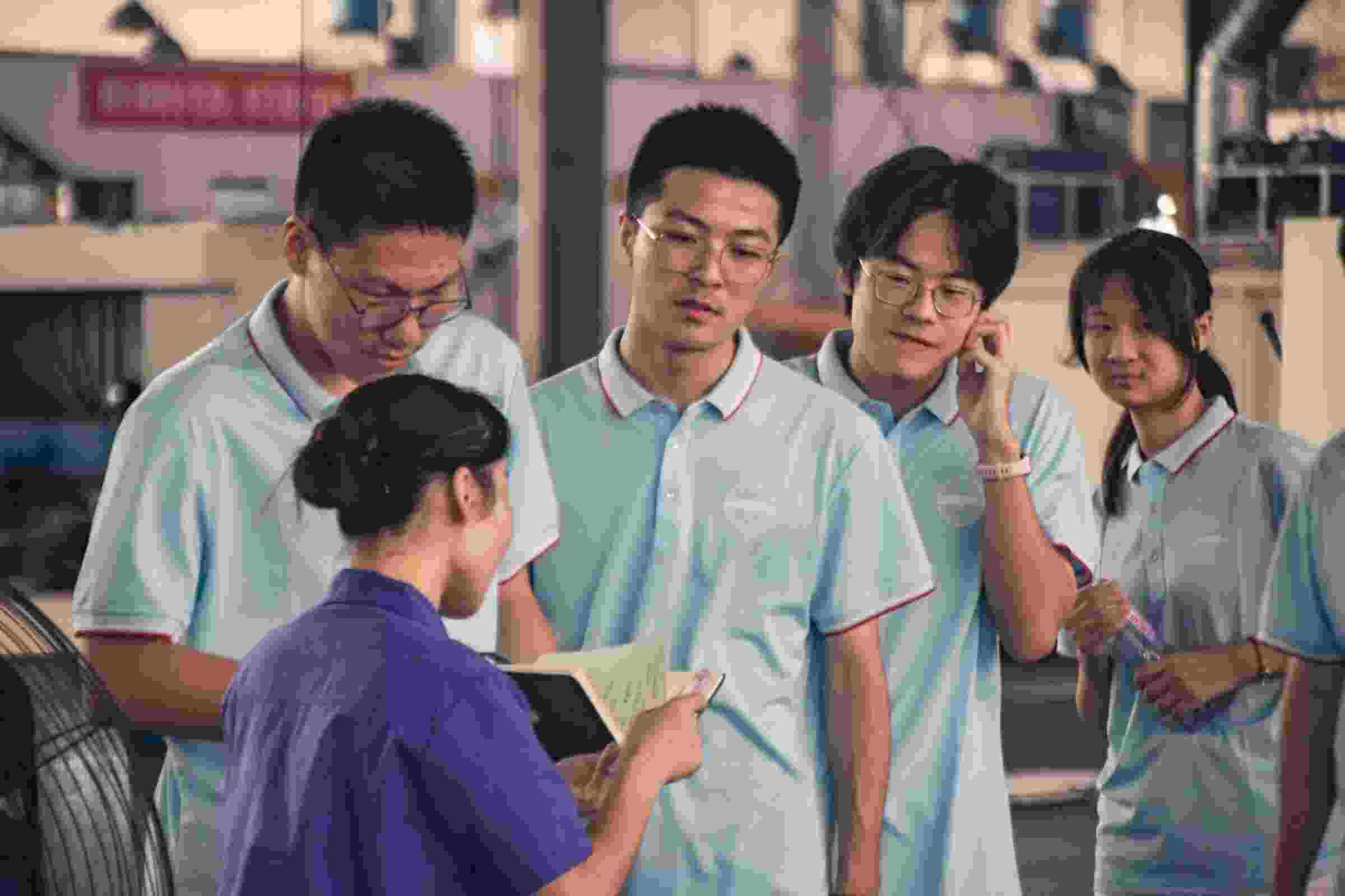 深入企業(yè)一線，探索知行合一