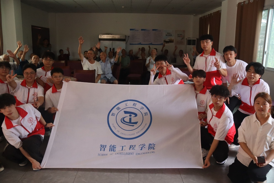 青春力量溫暖夕陽(yáng)，三下鄉(xiāng)團(tuán)隊(duì)走進(jìn)敬老院傳遞關(guān)愛(ài)