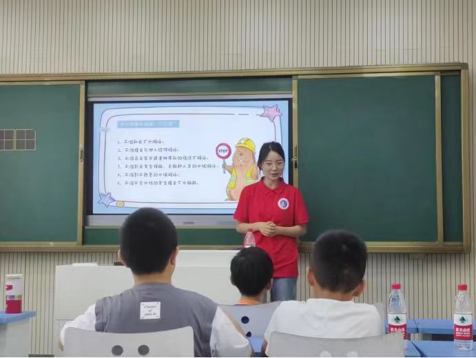 池州學(xué)院學(xué)子赴池州市貴池濱湖實驗小學(xué)開展“愛幼支教