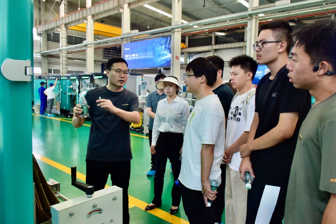 中南大學鄧迪國際學院社會實踐隊赴楚天科技公司調(diào)研：科技創(chuàng)新引領(lǐng)節(jié)能減排新篇章