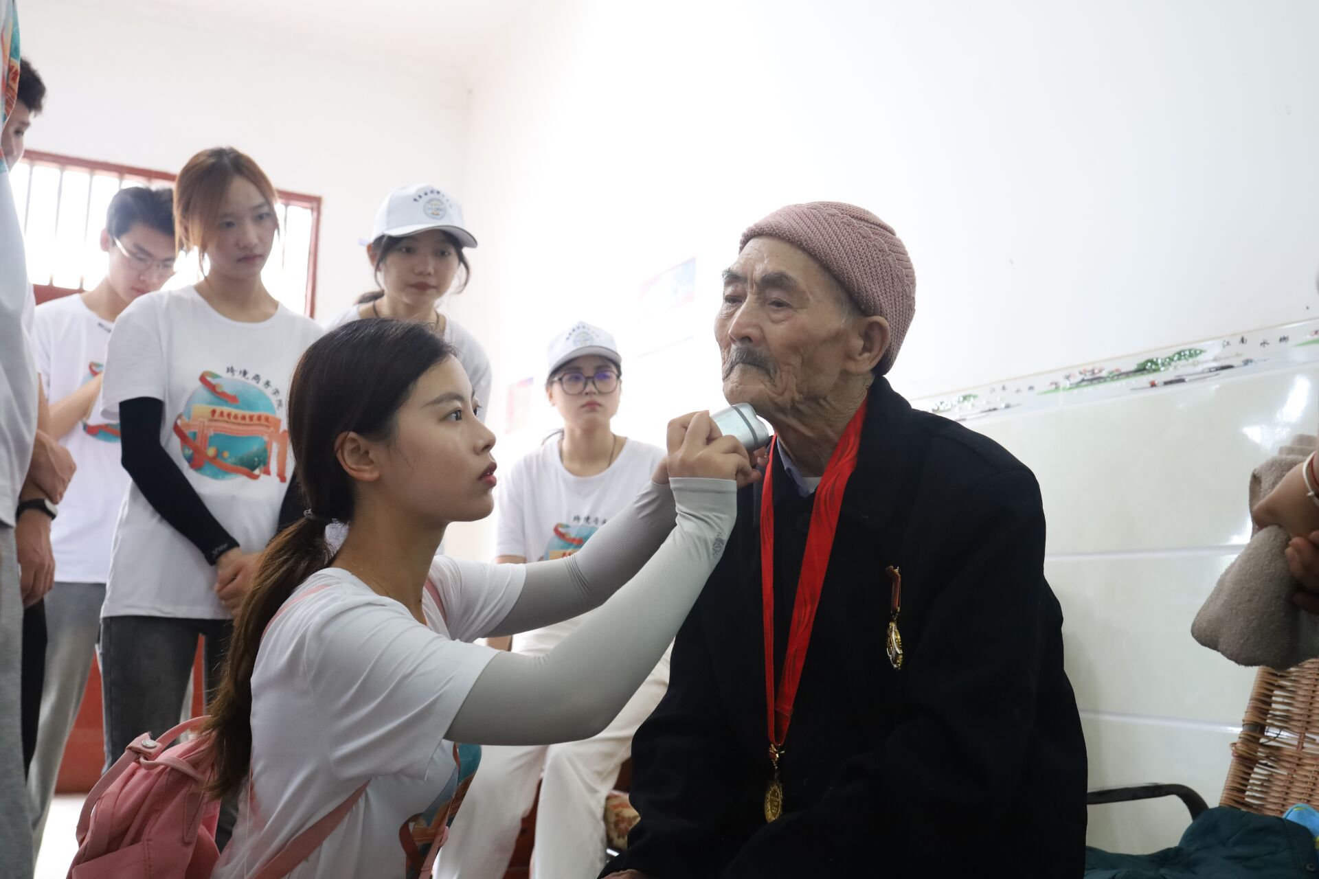 聽得老兵憶往事，吾輩知使命如磐