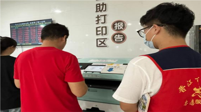“暖心導(dǎo)診，童心候診”——福建學(xué)子晉江市醫(yī)院導(dǎo)診活動