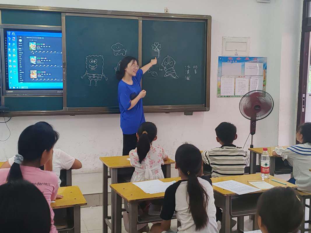 青春筑夢，知識播種。