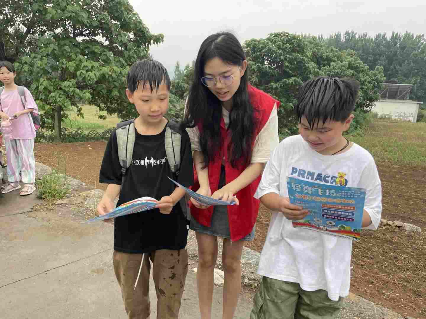 暑期三下鄉(xiāng)：走進(jìn)校園生活，宣揚(yáng)紅色文化