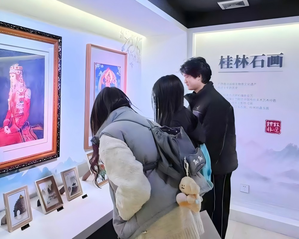 非遺入課堂，美育新篇章——廣西師范大學(xué)“藝心傳承”實(shí)踐隊(duì)開展社會(huì)實(shí)踐活動(dòng)