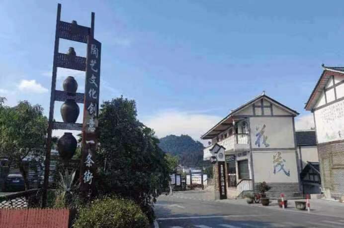 振興鄉(xiāng)愁花茂，美麗多彩貴州