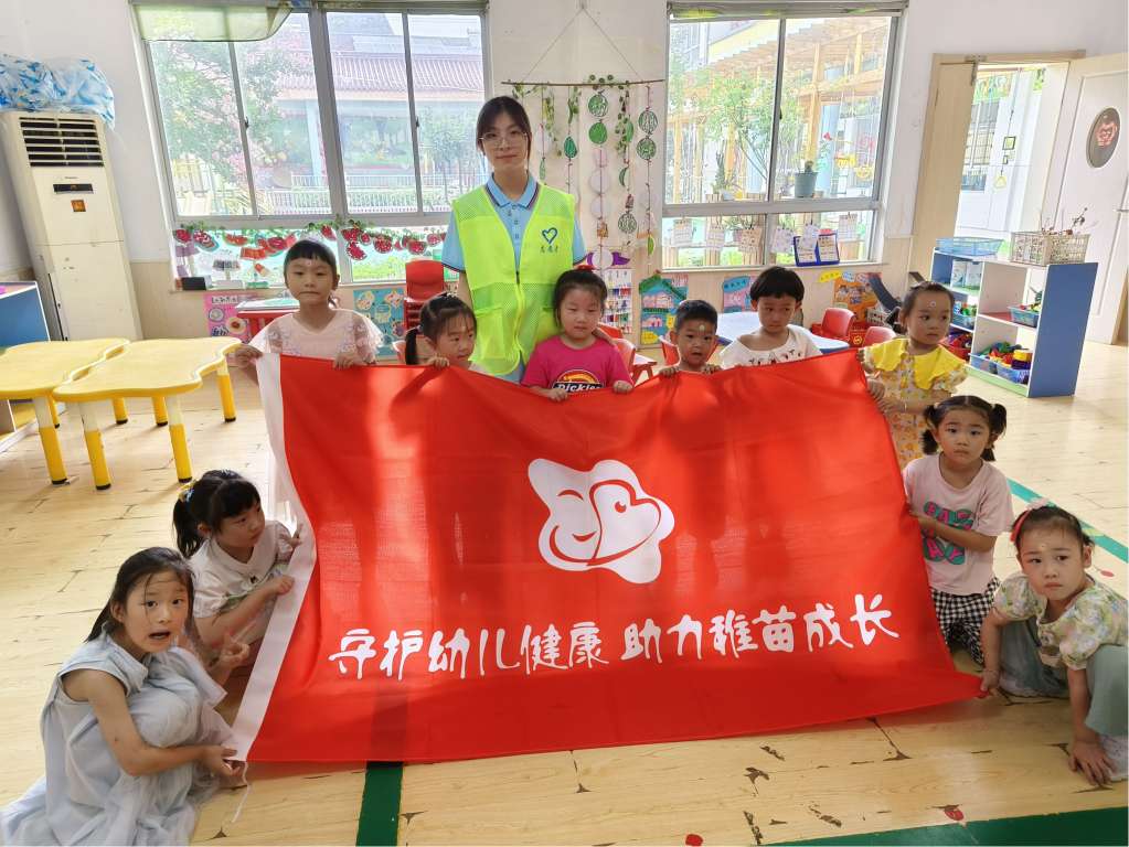 江蘇衛(wèi)生健康職業(yè)學院學子三下鄉(xiāng)：繪本宣講，助力幼兒心理健康成長