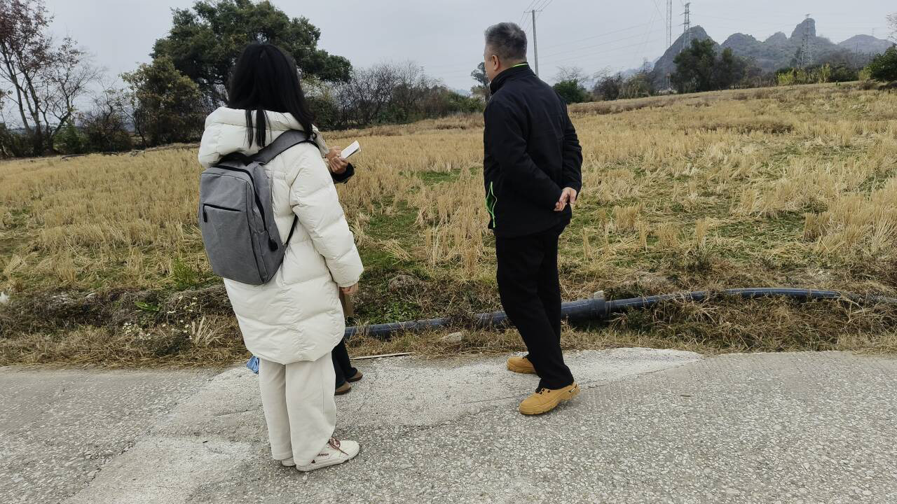 低空經(jīng)濟(jì)入田間：青年實(shí)踐隊在古辣香米核心示范區(qū)的創(chuàng)新探索