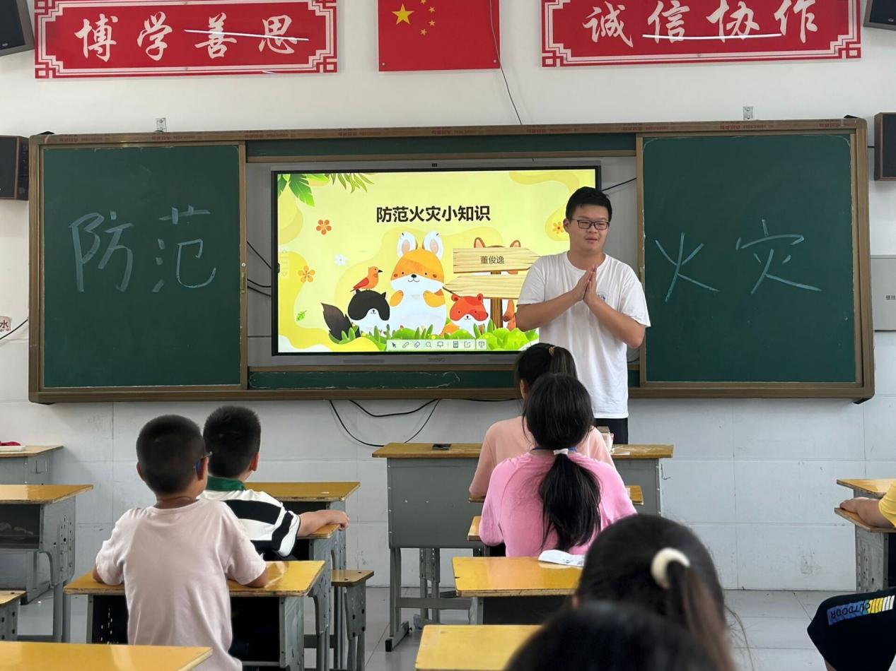 “筑牢安全防火墻，共學(xué)火災(zāi)預(yù)防術(shù)”武昌理工學(xué)院云夢(mèng)書韻志愿服務(wù)隊(duì)開展“防范火災(zāi)