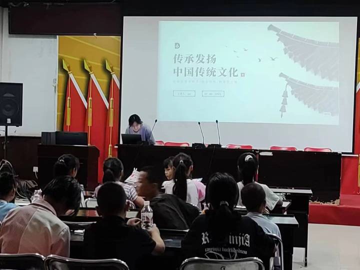 揚(yáng)優(yōu)秀傳統(tǒng)，立文化自信
