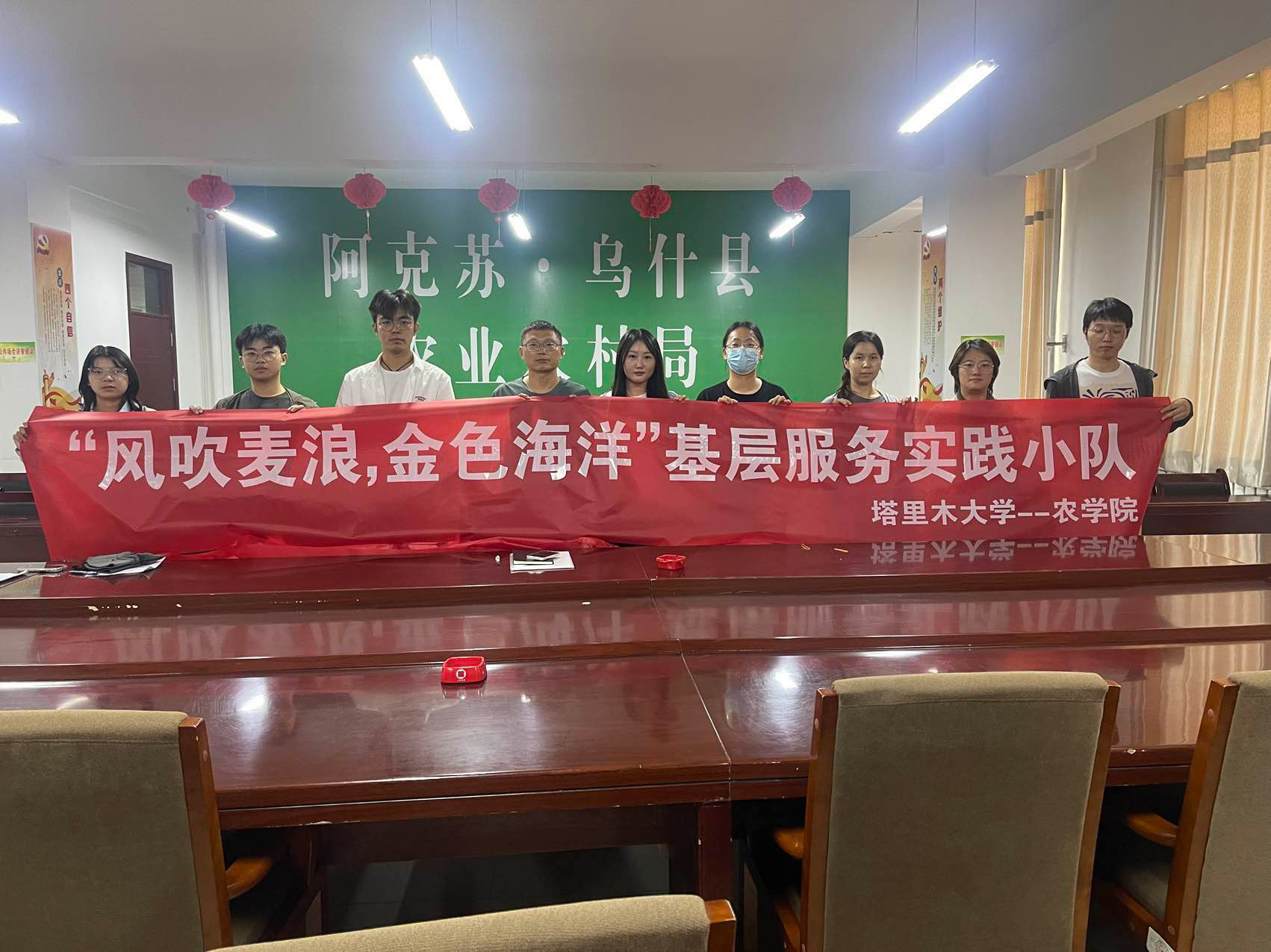 走基層，入鄉(xiāng)田，愛農(nóng)助農(nóng)為人民（一）
