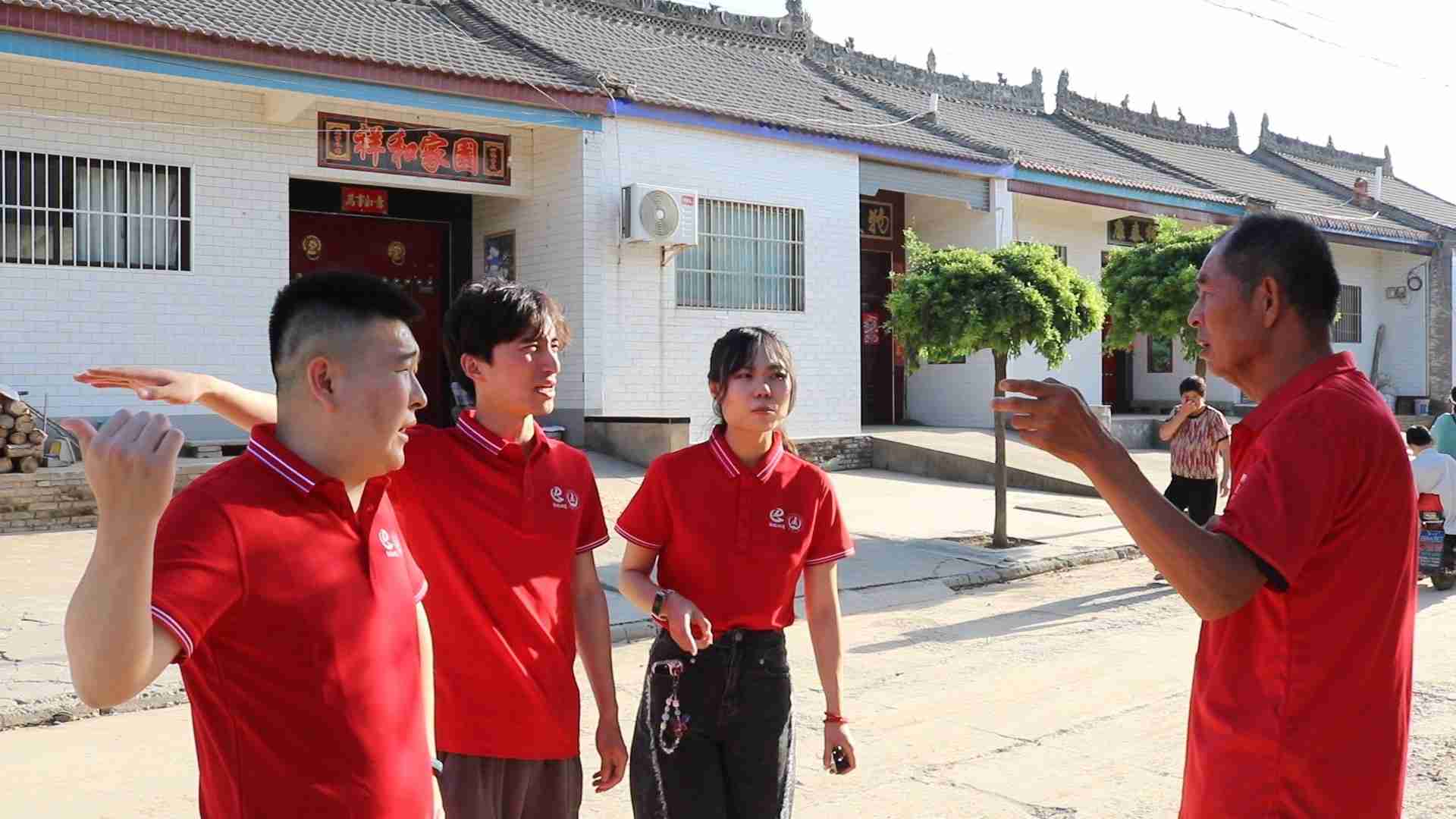 訪談不同群體，汲取奮進(jìn)力量