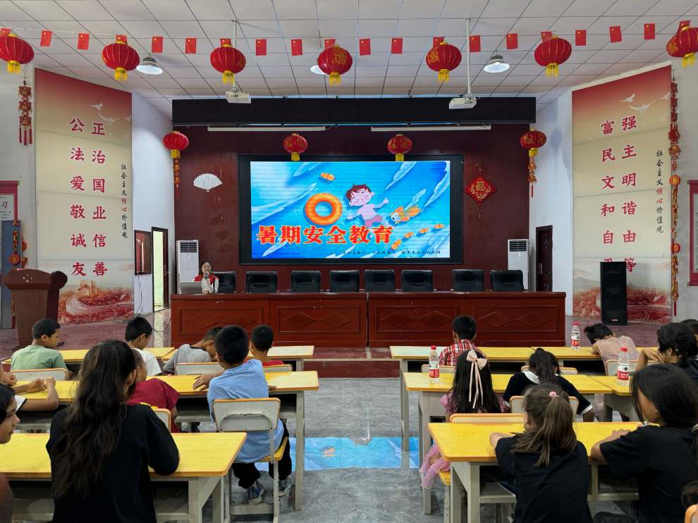 知識(shí)與歡樂(lè)同在，暑假成長(zhǎng)不停歇