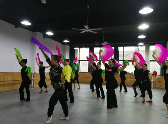 敲響中華，花鼓有為——安財學(xué)子前往金寨調(diào)研