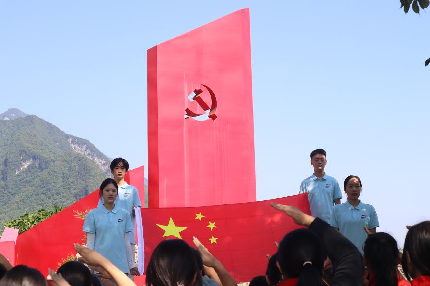 重外院學(xué)子三下鄉(xiāng)：中藥產(chǎn)業(yè)開出致富良方，數(shù)字經(jīng)濟助力鄉(xiāng)