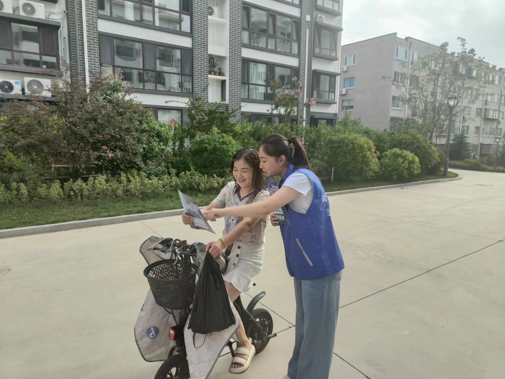 反詐宣傳進(jìn)社區(qū)，青春聚力正當(dāng)時(shí)