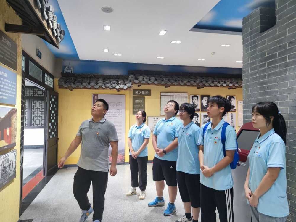 史策丹心六安魂，剛毅不屈獨山心