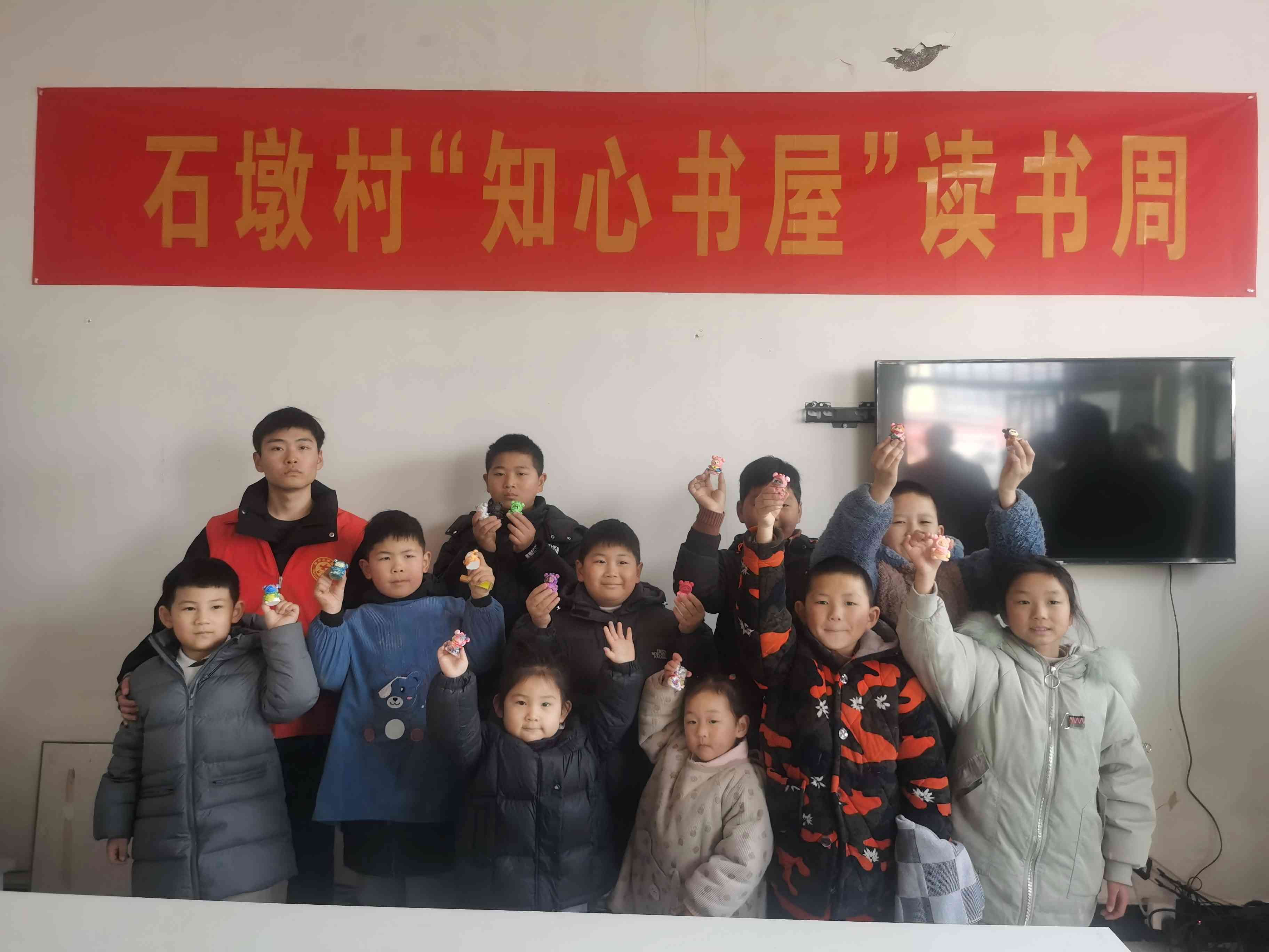南通理工學院商學院物流2304張晁得開展“手繪石膏，快樂元宵”實踐活動