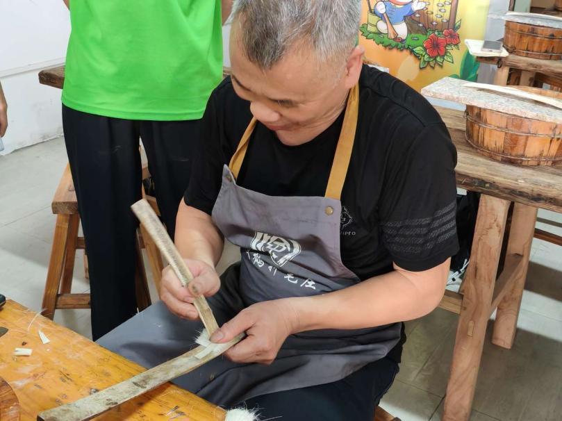 墨韻悠長，體驗(yàn)非凡——“寶葫蘆”實(shí)踐團(tuán)隊(duì) 走進(jìn)徐華榮毛筆研學(xué)坊