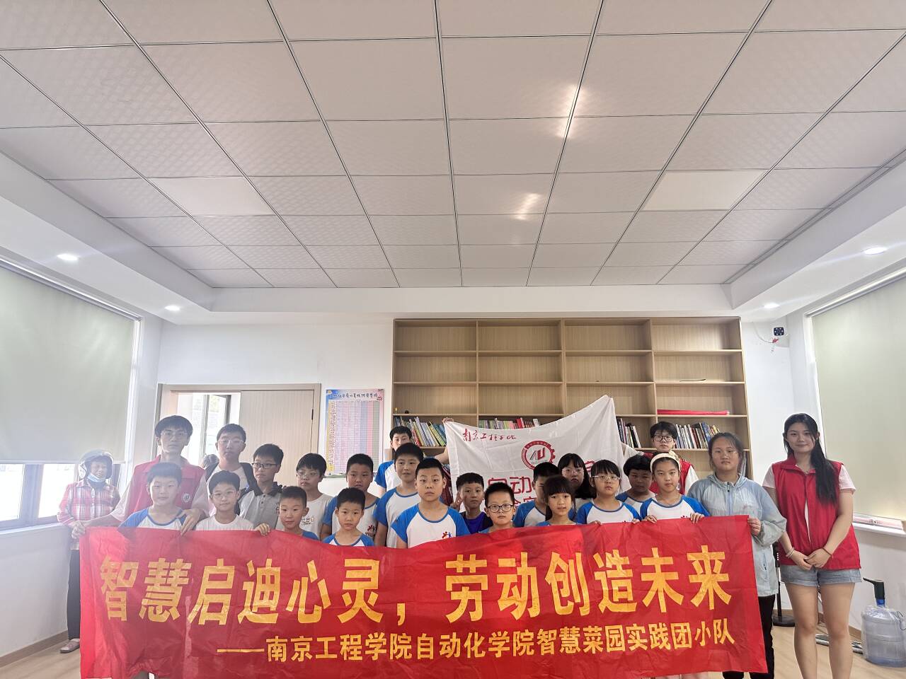 智慧農業(yè)啟迪童心 動手實踐播種未來