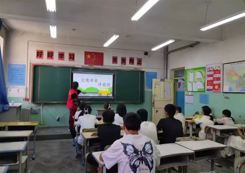 校園活動(dòng)雙豐收,交通安全與古詩鑒賞共筑文化基石