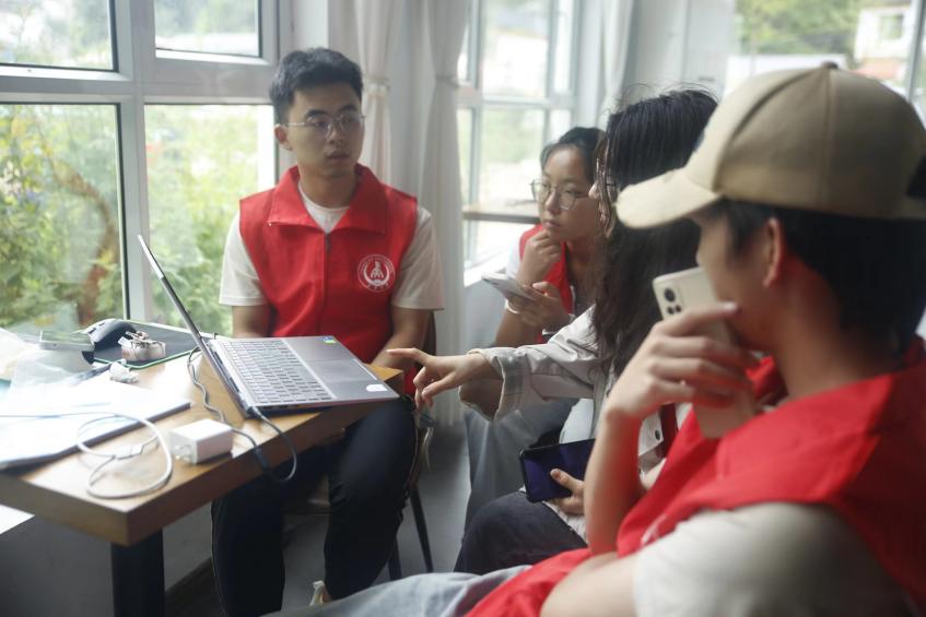 長安大學(xué)赴貴州畢節(jié)“渭愛育夢赴黔川·攜手啊嘎助振興”暑期社會實(shí)踐隊“家”有溫