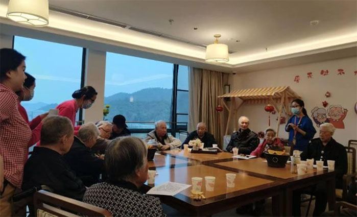 公共管理學(xué)院開(kāi)展“老有所樂(lè) 情暖冬季”志愿活動(dòng)
