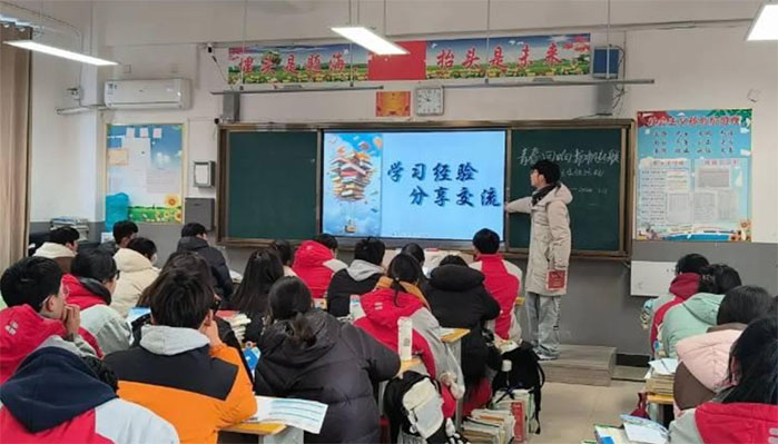 安財學子訪母校：探望老師，宣傳安財