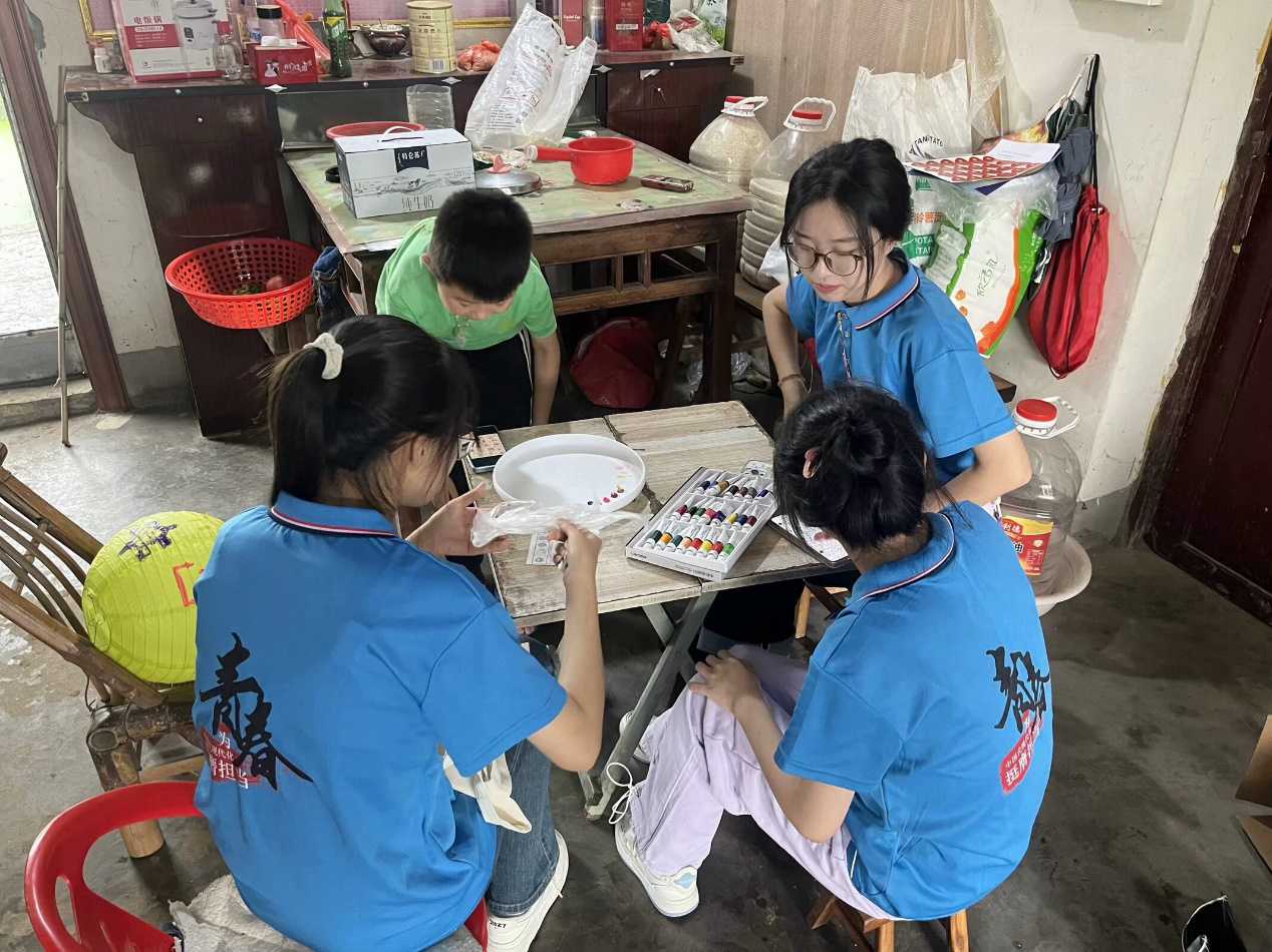 巢湖學(xué)院學(xué)子三下鄉(xiāng)：春暉護(hù)幼芽，暖意筑留守