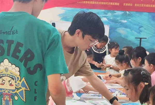 溫暖伴童心，多彩繪未來